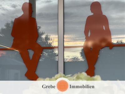 Braunfelser88: Außenfläche und großer Parkplatz gegenüber REWE!